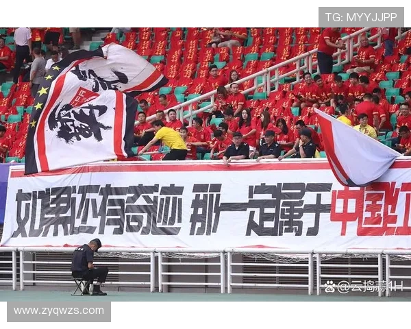 上海足球队的拼搏之路:从默默无闻到邀请赛的荣耀之旅 上海足球队的拼搏之路:从默默无闻到邀请赛的荣耀之旅