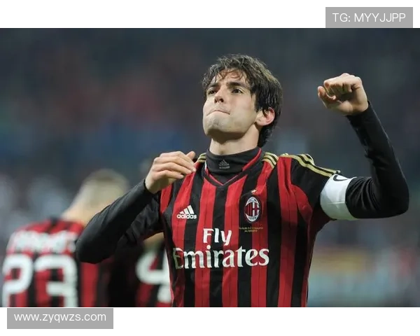 足球巨星卡卡展现书法才华与艺术魅力的精彩瞬间